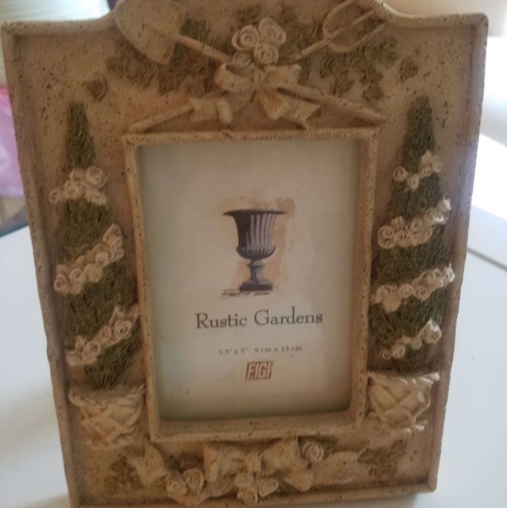Brand new beautiful Rustic Gardens frame